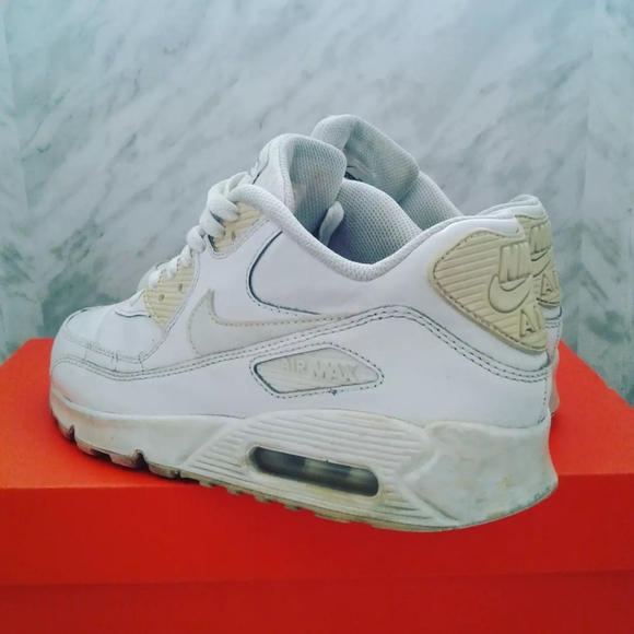 Nike Air Max 90 Ltr Sneaker GS 6.5Y  women's size 8 triple White 724821-100 - Picture 2 of 6